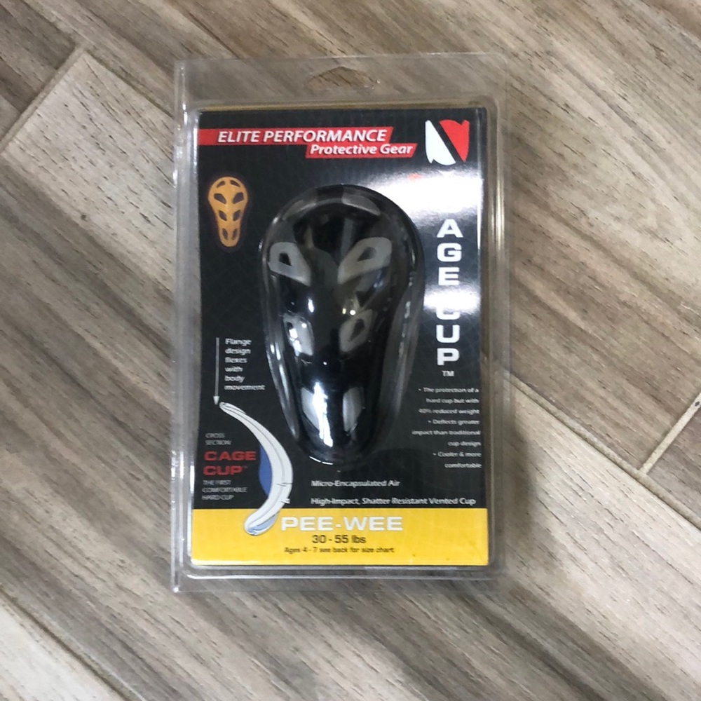 Brand New Pee Wee 30-50lbs. Cage cup